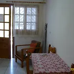 Lakis Apartments